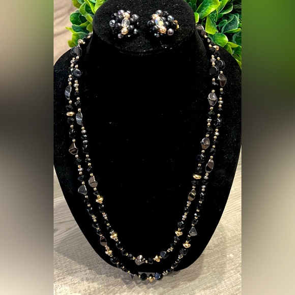 VINTAGE CHICOS/JAPAN NECKLACE & CLIP SET THAT IS CLASSY AND SOOO RICH 💕👏 - Picture 1 of 15